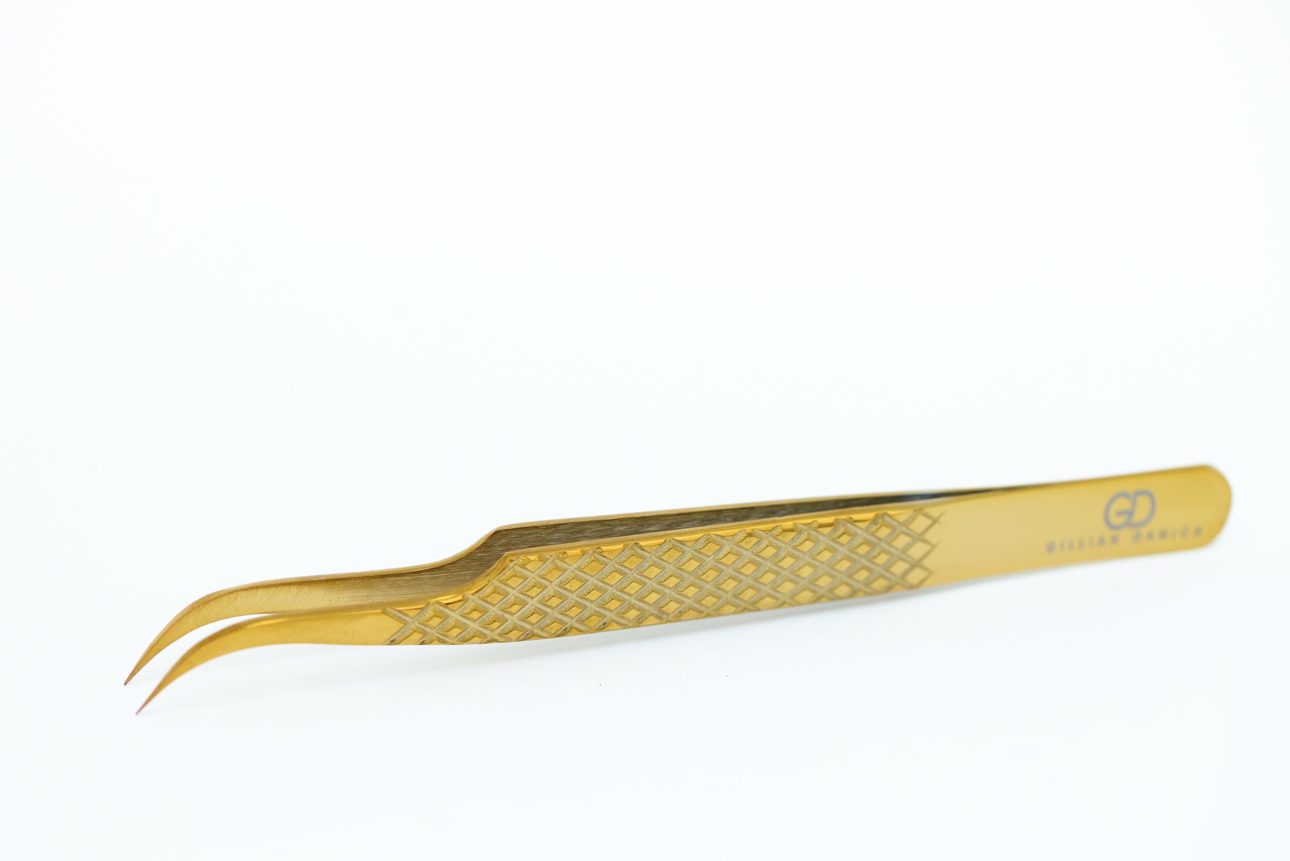Curved tweezer